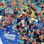 Larson Campeón NASCAR: Arrebata Título a Hamlin en Final Épica