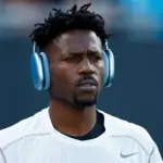 Antonio Brown enfrentará cargos en Miami: Ex-estrella NFL extraditado