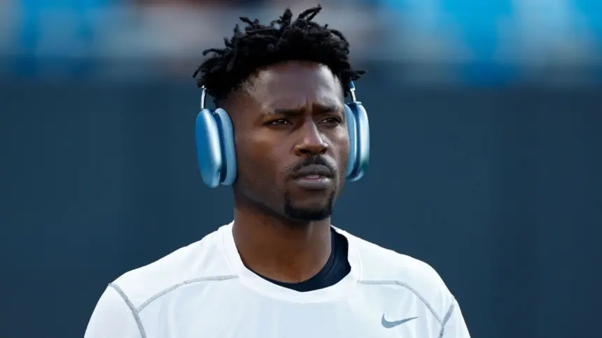 Antonio Brown enfrentará cargos en Miami: Ex-estrella NFL extraditado 1 Antonio Brown enfrentará cargos en Miami: Ex-estrella NFL extraditado