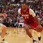 Heat Impone Récord: 53 Puntos en 1er Cuarto vs Hornets, Powell Destaca