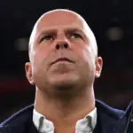 Slot bromea sobre la "consistencia" de derrotas del Liverpool en Premier