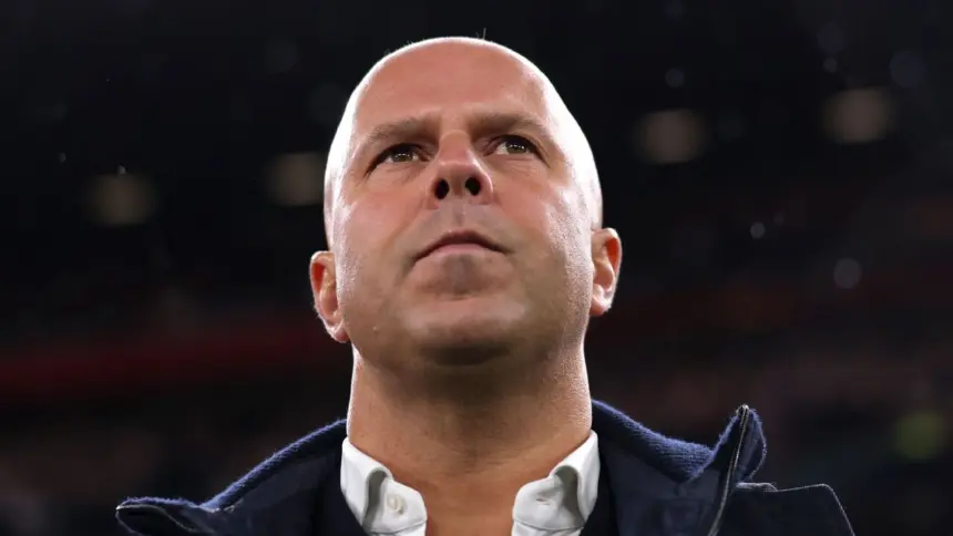 Slot bromea sobre la "consistencia" de derrotas del Liverpool en Premier 1 Slot bromea sobre la "consistencia" de derrotas del Liverpool en Premier