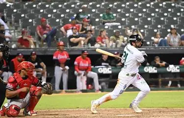 Estrellas Orientales doblegan a Leones en San Pedro: Tapia y Montes brillan