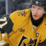Karlsson se Lesiona: Vegas Pierde a Su Centro en Choque Contra Ducks