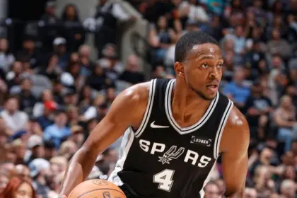 Fox brilla en debut con 24 puntos; Spurs vencen a Pelicans con Wembanyama