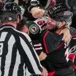 Staal hace historia con pelea y récord en victoria de Hurricanes