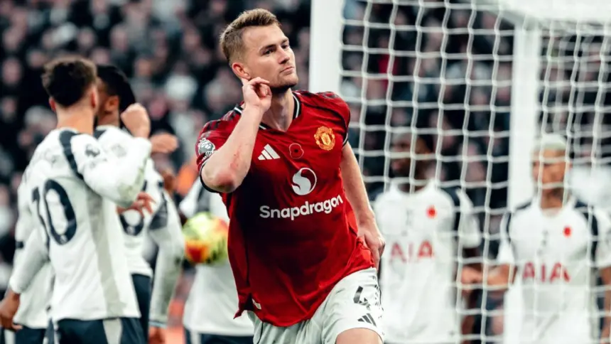 Dramático final: United empata ante Spurs con gol agónico de De Ligt. 1 Dramático final: United empata ante Spurs con gol agónico de De Ligt.