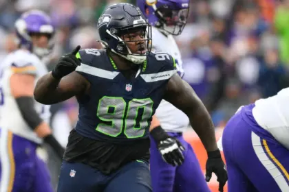 Seahawks: Jarran Reed a IR por lesión en muñeca y pulgar, bajas sensibles