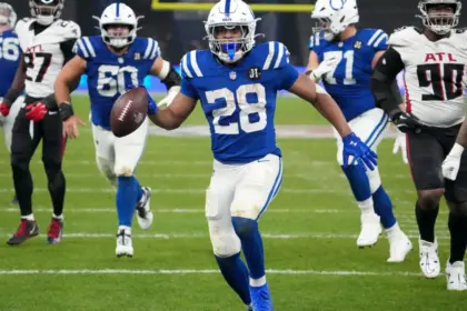 Taylor arrasa en Berlín: 244 yardas y TD ganador en OT para Colts 12 Taylor arrasa en Berlín: 244 yardas y TD ganador en OT para Colts