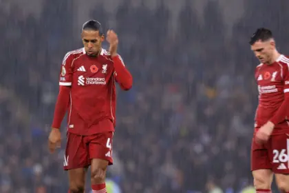 Slot: VAR se equivoca en gol de Van Dijk; Liverpool en crisis