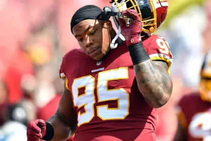 Payne, DT de Commanders, expulsado tras agredir a St. Brown de Lions