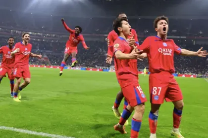 PSG vence al Lyon en final agónica y lidera Ligue 1 ¡con bajas!