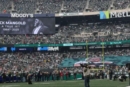 Jets honran a Mangold con emotiva victoria: Doble TD de regreso y 6 sacks