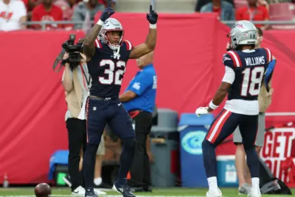 Henderson EXPLOTA: Diggs Motiva, Patriots Ganan con Explosividad