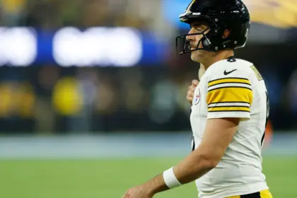 Rodgers se Autoevalúa Tras Deslucida Actuación con Steelers: NFL