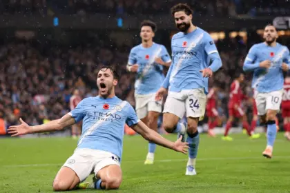 Man City Aplasta al Liverpool: Doku Brillante y Haaland Imparable