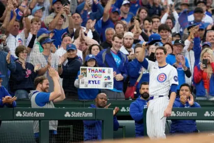Kyle Hendricks, "El Profesor", se retira tras 12 años en MLB y un legado con los Cubs.