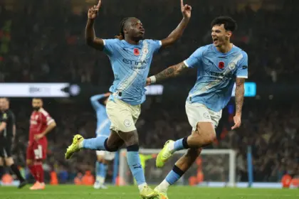 Doku Destroza al Liverpool: Man City Gana, Lewandowski Resucita al Barça y Arsenal Tropieza