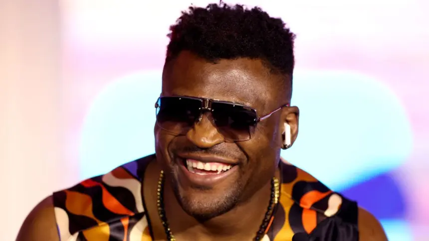 Ngannou Defiende a Aspinall: Polémica por el Eye Poke en UFC 321 1 Ngannou Defiende a Aspinall: Polémica por el Eye Poke en UFC 321