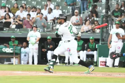 Canó brilla en debut con Estrellas: Victoria 4-0 sobre Licey en Lidom 10 Canó brilla en debut con Estrellas: Victoria 4-0 sobre Licey en Lidom