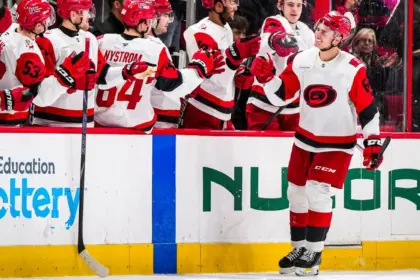 Legault, Novato de los Hurricanes, se Opera por Corte en la Mano: 3 Meses Fuera