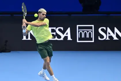 Alcaraz Remonta a Fritz en Turín: Cerca de Semifinales y Número 1 del Mundo