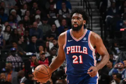 Embiid Baja por Dolor en Rodilla: 76ers vs Celtics en Alerta