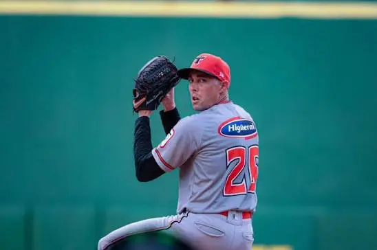 Sánchez y Holton: MVP de la Semana LIDOM (2025-26) con récords