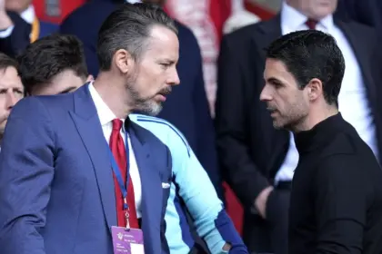 Arsenal: ¿Fichajes clave y renovación? Planificación Gunners por el título.