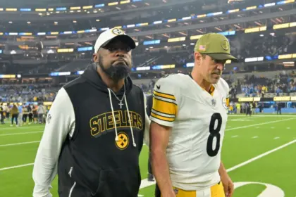 Tomlin confía en Rodgers: Sin dudas a largo plazo pese a bajo rendimiento