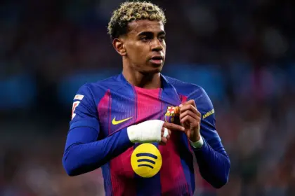 Lamine Yamal, baja por lesión: España y Barça, en choque por el jugador