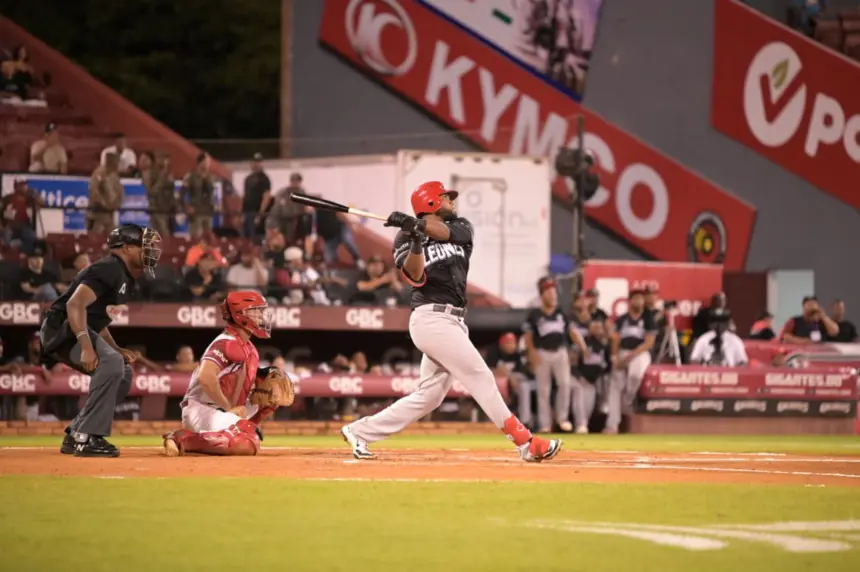 Gavin y Cordero lideran victoria de Leones del Escogido ante Gigantes en SFM