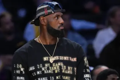 LeBron James Practica con G-League: Avance en Recuperación de Ciática