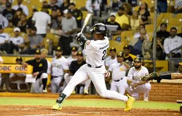 Amador Desata Remontada: Águilas Cibaeñas Derrotan a Estrellas 5-3