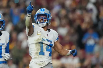 St. Brown se disculpa por celebración al estilo Trump: "No quise ofender"