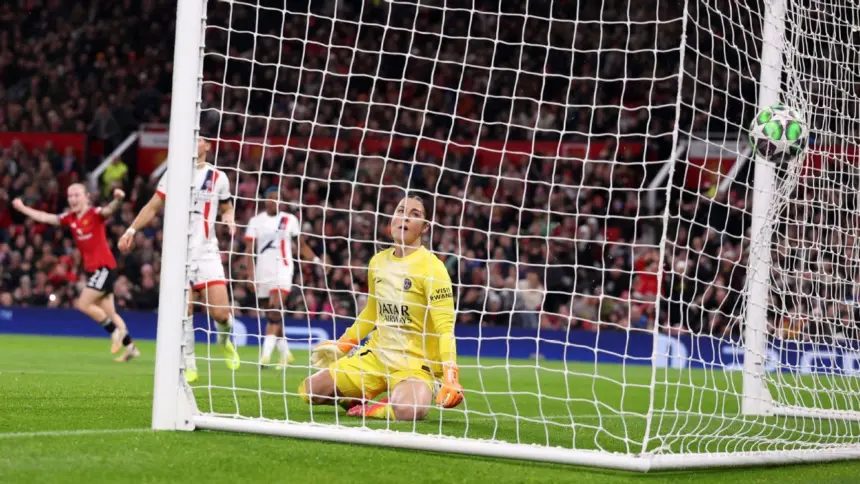 Man United vence al PSG en Champions: Earps regresa a Old Trafford y recibe hostilidad 1 Man United vence al PSG en Champions: Earps regresa a Old Trafford y recibe hostilidad