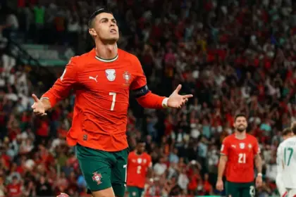 Ronaldo promete "ser bueno" ante abucheos en Irlanda: Clasificación al Mundial