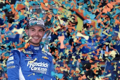 Larson Campeón NASCAR por 2da vez: Niega Título a Hamlin en Final Épica