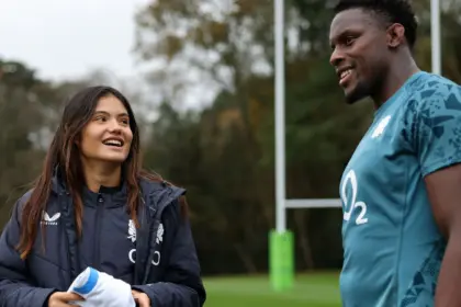 Raducanu sorprende en entrenamiento de Inglaterra: ¡Prueba sus habilidades!