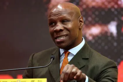 Eubank Sr. y Benn: Reviven Rivalidad en Conferencia Pre-Pelea de Sus Hijos