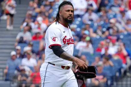 Clase, Lanzador de los Guardians, se Declara No Culpable por Fraude en Apuestas