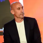 Rubiales, ex presidente RFEF, recibe huevazos en presentación de libro en Madrid