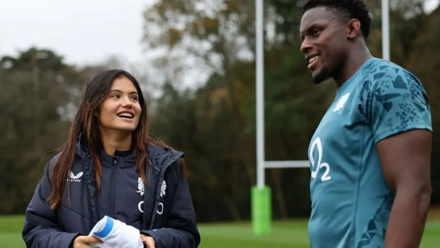 Raducanu Sorprende en Entrenamiento de Inglaterra: ¡Prueba Rugby!