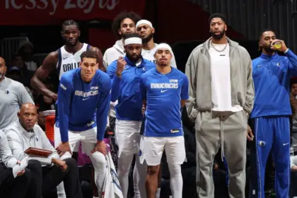 NBA: Mavs en Crisis, Lakers y Spurs Brillan, ¿Thunder a 70 Victorias? ROY en Disputa