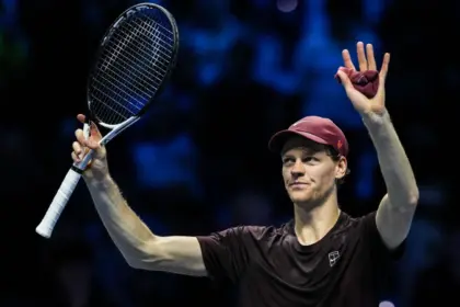 Sinner avanza a semis del ATP Finals tras vencer a Zverev: ¡Dominio Total! 8 Sinner avanza a semis del ATP Finals tras vencer a Zverev: ¡Dominio Total!