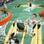 Knueppel y Hornets: Cena Familiar Inolvidable en Milwaukee, NBA