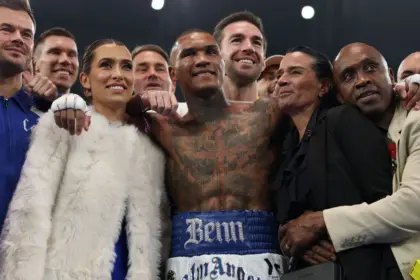 Benn, emocionado tras vencer a Eubank Jr.: "Iré a casa a llorar"