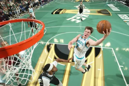 Hornets: Kon Knueppel y su familia abren las puertas a los novatos en Milwaukee