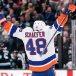 Schaefer, 18 años, rompe récord de Crosby con gol en tiempo extra en la NHL