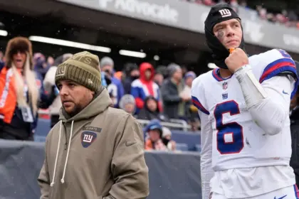 Giants instan a Dart a cambiar su juego tras nuevas lesiones